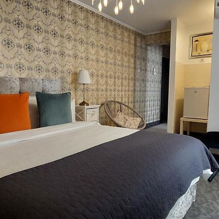 Harmony House Hotell Târgu Jiu Exteriör bild