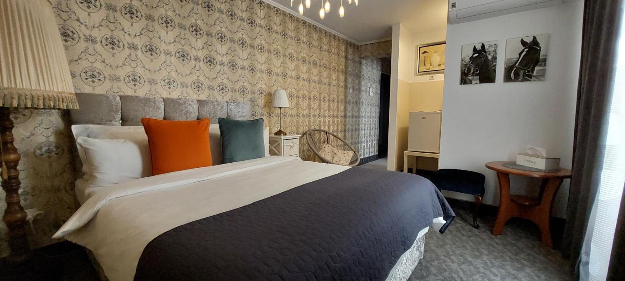 Harmony House Hotell Târgu Jiu Exteriör bild